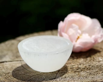 Selenite Round Bowl – 6cm Gemstone Bowl | Energy Cleansing, Jewelry Tray, Crystal Decoration