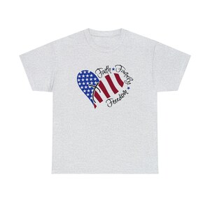 Camiseta Faith Family And Freedom / Camiseta unisex de algodón pesado / Camiseta de EE. UU. / Camiseta del 4 de julio imagen 4