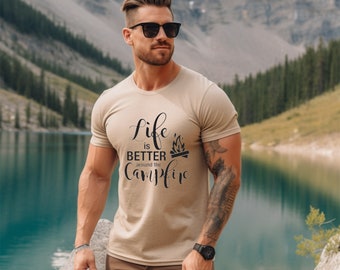Koszulka Life Is Better Around the Campfire | Koszulka unisex z grubej bawełny | Koszulka dla miłośników kempingu | Koszulka dla miłośników ogniska | Koszulka dla obozowiczów