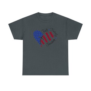 Camiseta Faith Family And Freedom / Camiseta unisex de algodón pesado / Camiseta de EE. UU. / Camiseta del 4 de julio imagen 6