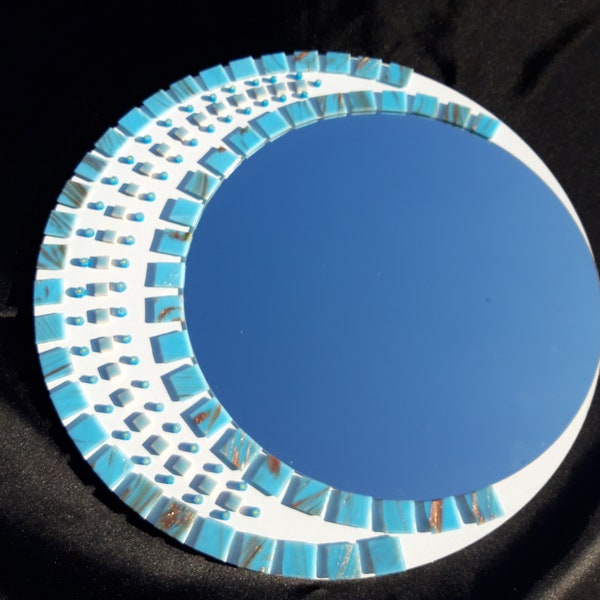 Miroir turquoise et blanc en mosaïque