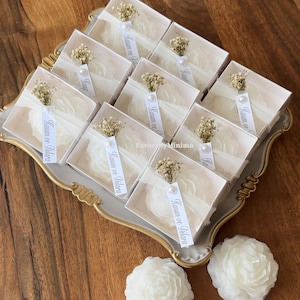 Bomboniere personalizzate con candele di peonia per matrimoni, bomboniere personalizzate con candele di peonia, regali personalizzati con candele di peonia per matrimoni, compleanni e docce