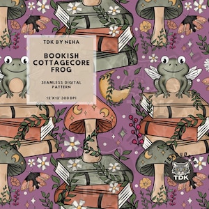 Peut inclure: Motif numérique sans couture avec des piles de livres, des champignons, des grenouilles, des papillons de nuit, des fleurs et des croissants de lune sur fond violet. Le texte "BOOKISH COTTAGECORE FROG" est affiché. Le motif est de 30,48 cm x 30,48 cm à 300 DPI.