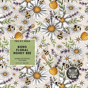 Può includere: Motivo digitale senza cuciture con margherite, api, mestoli per il miele e rametti di lavanda. Il design include il testo "BOHO FLORAL HONEY BEE" e "12" X 12" 300 DPI" su sfondo beige chiaro. Il motivo è un design ripetitivo.