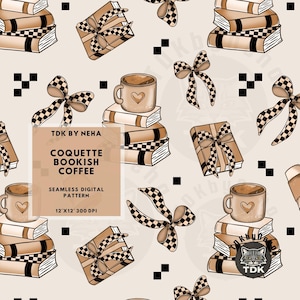Peut inclure: Motif numérique sans couture avec des illustrations de livres, de tasses à café avec des cœurs et de livres liés avec des nœuds à carreaux. Le motif comprend le texte "Coquette Bookish Coffee" sur un fond neutre.