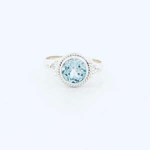 Anillo de plata de ley 925 con topacio azul redondo y dije vintage nuevo, talla 8