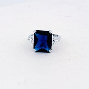 925 Sterling Silver Ring Sz 5.5 Blue Sapphire Crystal CZ Accents Rhodium Plated