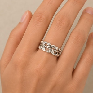 Anello vintage in argento sterling 925 con motivo a foglie e viticci, misura 6.5, larghezza floreale.