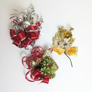 MCM Christmas Corsage Set of 3, Vintage Tinsel Christmas Lapel Pin, Set of 3