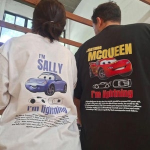 IMSALLY & MCQUEEN T-shirt unisexe oversize avec détails de voiture Sweatshirts pour couple Conçu par Palagroup Pala Textile 2 pièces image 2