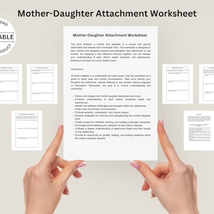 Puede incluir: Una hoja de trabajo de apego madre-hija que incluye instrucciones y preguntas de reflexión. El texto describe objetivos para fomentar la conexión, la empatía y la comunicación. El diseño incluye listas con viñetas y espacios en blanco para respuestas escritas, presentado como un recurso digital imprimible.