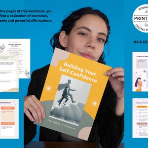 Op de afbeelding: Een printbaar werkboek met de titel "Building Your Self-Confidence" met een gele en grijze omslag met een silhouet van een persoon die een trap oploopt. Het werkboek wordt vastgehouden door een persoon. De tekst "COACHING WORKBOOK" staat op de omslag gedrukt.