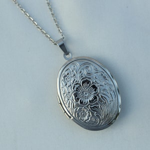 Locket Necklace, Oval locket necklace,  Modern vintage, Vintage necklace, Stainless steel necklace, Valentines Day Gift, Mother’s day Gift