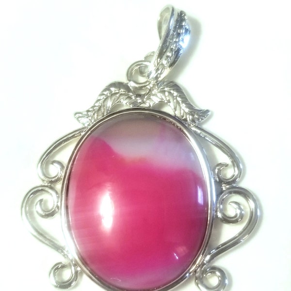 Pink and white peachblow agate pendant