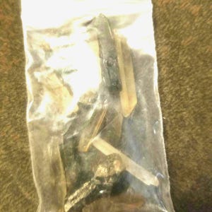 Surtido de puntas y fragmentos de cuarzo ahumado