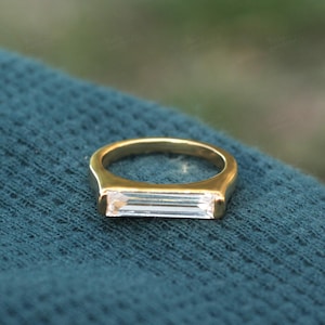 Ost nach West Baguette Cut Moissanit Verlobungsring, 1.50 CT Baguette Diamant Hochzeitsgeschenk Ring, Solitaire Minimalist One Diamant Ring