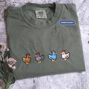Stardew Valley Chicken embroidered Sweatshirt, Perfect Gift for Gamers, Stand out with Gaming-inspired Fashion, Handcrafted Gaming Apparel