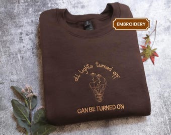 Camisa bordada con luces apagadas y encendidas, camisa inspiradora con colores cómodos bordados, regalo de camisa cristiana