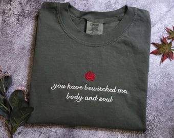Me has hechizado, Sr. Darcy, camiseta de Orgullo y prejuicio, regalos de orgullo y prejuicio, bordado floral, colores cómodos, estilo literario, década de 1800.