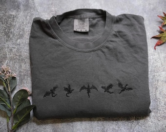 Fourth Wing Shirt, Basgiath War College t-shirt, Violet Sorrengail, Bookish Shirt, Xaden Riorson, Gifts For Readers, Fantasy Book Dragon