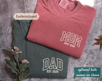 Camiseta personalizada Mamá Papá Comfort Colors®, camiseta personalizada Mamá y Papá, cuello redondo para anuncio de embarazo, regalos de atuendos a juego para padres