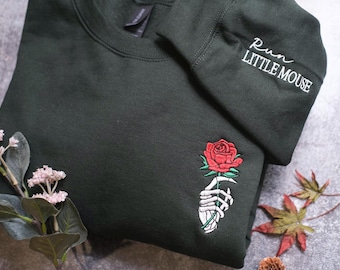 Sweat-shirt Run Little Mouse, chemise Adeline obsédante, produits dérivés romantiques sombres, liseuse Smut, cadeau pour les amoureux des livres pour femme, chemise confort rose squelette