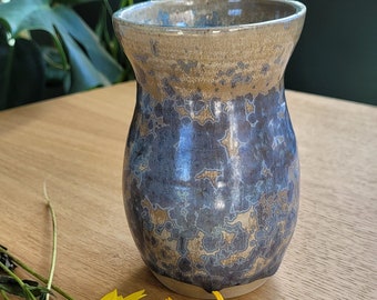 Vase beige et bleu cristallisé
