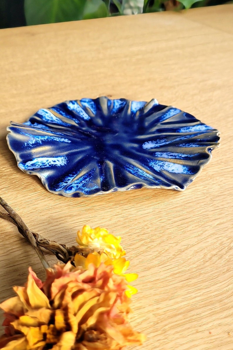 Coupelle fleur en céramique image 1