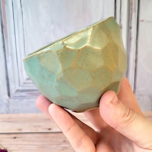 Petit Bol Ancien à Facettes – Céramique Bleue – Diamètre 10 Cm – Hauteur 5,5 Cm