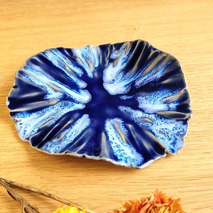 Coupelle fleur en céramique Bleu foncé blanc 2