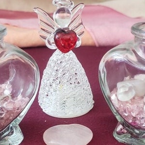 Love Attraction Candle with Rose Quartz,Heart ,Charms and Rose Petals,Ruby Jade,Rose Essential Oil,Clear Quartz. Fresh Water Pearls, 4 oz
