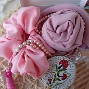 Chiffon Hijab Gift Set: Prayer Beads, Scrunchie & Hair Comb