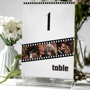 Modello di cartello con numeri per tavolo da matrimonio con cornice vintage con collage di foto - Mostra il tuo viaggio in un biglietto in stile cinematografico / TN123