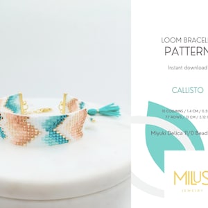 以下が含まれることがあります： 「カリスト」と呼ばれるビーズブレスレットのルームブレスレットパターン。このパターンは、幅1.4cm、長さ13cmのブレスレット用です。このパターンでは、ミユキデリカ11/0ビーズを使用しています。