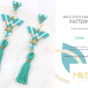 Può includere: Modello di orecchini a punto mattoncino con un design geometrico turchese e oro e nappe turchesi. Il modello è per perline Miyuki Delica 11/0. Il modello misura 2,54 cm di larghezza e 3,65 cm di altezza.