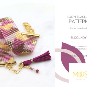 Könnte beinhalten: Ein Webmuster für ein Armband aus burgunderfarbenen Perlen mit einem goldenen Verschluss und einem Quasten. Das Muster ist für ein Armband, das 13,5 cm lang und 1,2 cm breit ist. Das Muster enthält eine Tabelle für die Verwendung von Miyu Delica 1/0 Perlen.