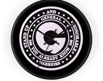 Puede incluir: Reloj blanco y negro con un círculo blanco en el centro y el texto "AND GENERAL *360* STAND UP YOU ALREADY KNOW *360* HONORABLE *WARRIORS*" alrededor del círculo.