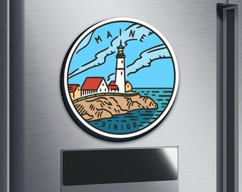 Maine Round Wooden Fridge Magnet - Travel Souvenir Gift