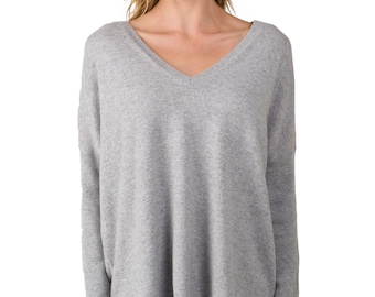 J CASHMERE Damenpullover aus 100 % Kaschmir mit Slouchy-Dolman-Ärmeln und doppeltem V-Ausschnitt | Farbe: Grau