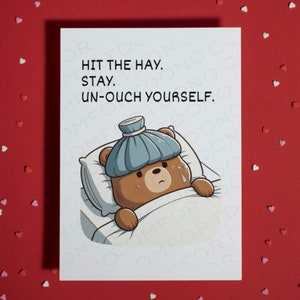 Lustig Get Well Geschenk für Sie oder Ihn Blanko-Grußkarte Freundschaft Geschenk Ermutigung Humorvolle Karte Hit the Hay Postchirurgische Bärenliebhaber