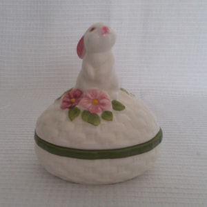 Vintage Avon Bunny on a Wicker Egg Trinket Box - 1982