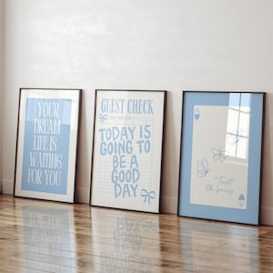 Set di 3 stampe blu carine da ragazza Coquette per la camera da letto, poster d'arte digitale alla moda, dormitorio universitario, ospite, trio di farfalle, arredamento per appartamento