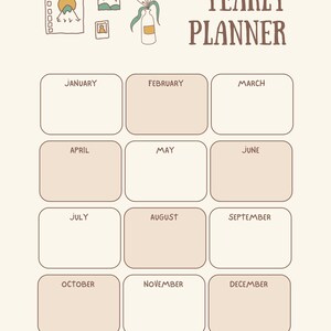 K&ouml;nnte beinhalten: Ein beigefarbener Jahresplaner mit minimalistischem Design. Der Planer verf&uuml;gt &uuml;ber zw&ouml;lf monatliche K&auml;stchen, die jeweils mit einem Monat beschriftet sind. Der obere Teil des Planers hat dekorative Illustrationen und die Worte "YEARLY PLANNER" in Braun.