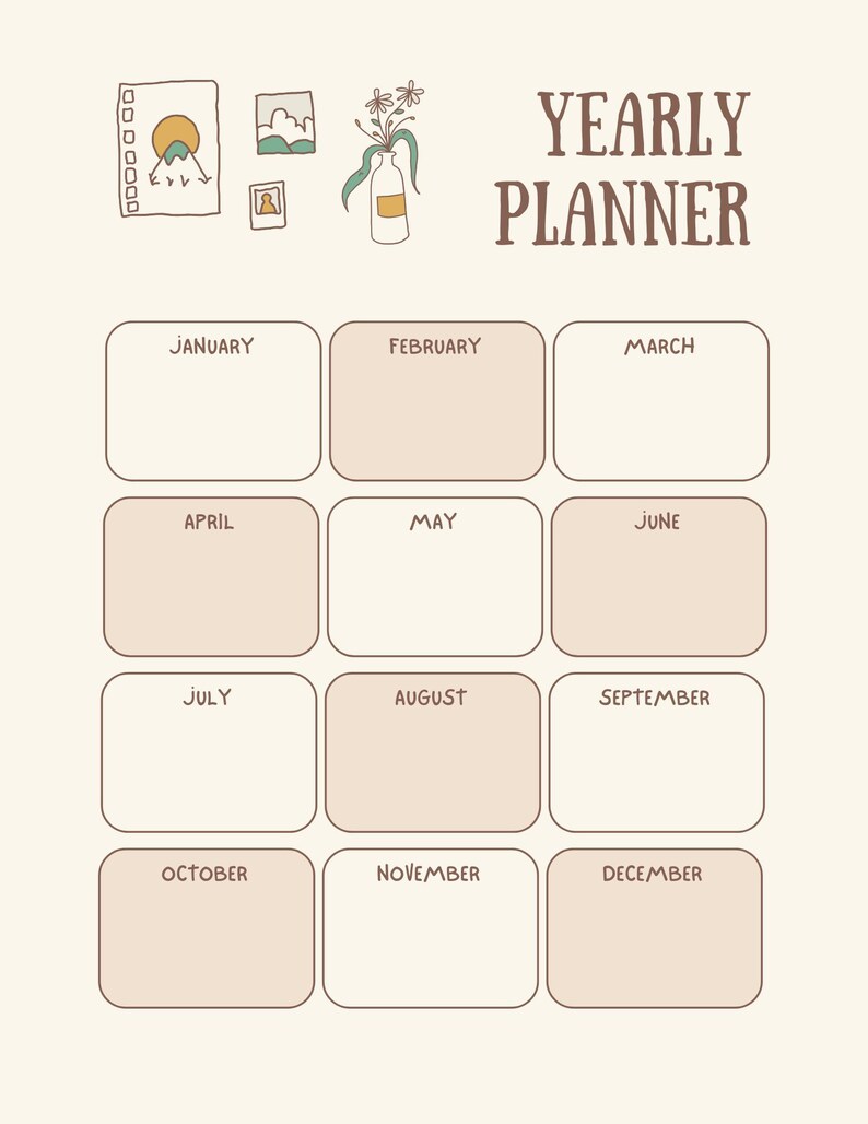 K&ouml;nnte beinhalten: Ein beigefarbener Jahresplaner mit minimalistischem Design. Der Planer verf&uuml;gt &uuml;ber zw&ouml;lf monatliche K&auml;stchen, die jeweils mit einem Monat beschriftet sind. Der obere Teil des Planers hat dekorative Illustrationen und die Worte "YEARLY PLANNER" in Braun.