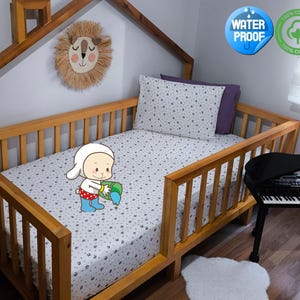 ÜneeQbaby Coprimaterasso Impermeabile Con Angoli - Cotone Biologico, Certificato GOTS, Oeko-TEX Classe I, Adatto Per Culle E Lettini Per Bambini (70cm X 140cm, Nuvole