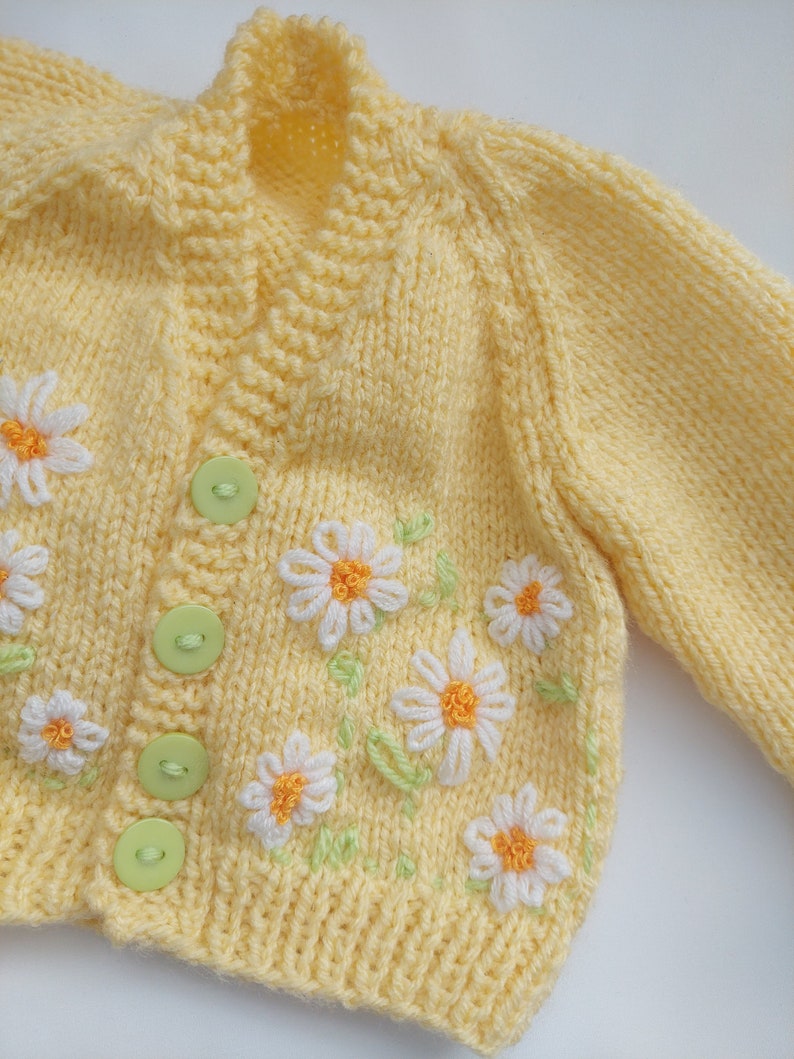 Baby girl knitted cardigan, baby shoes, baby blanket set. Embroidery Daisies 0-3 maths. Handmade baby clothing. image 4