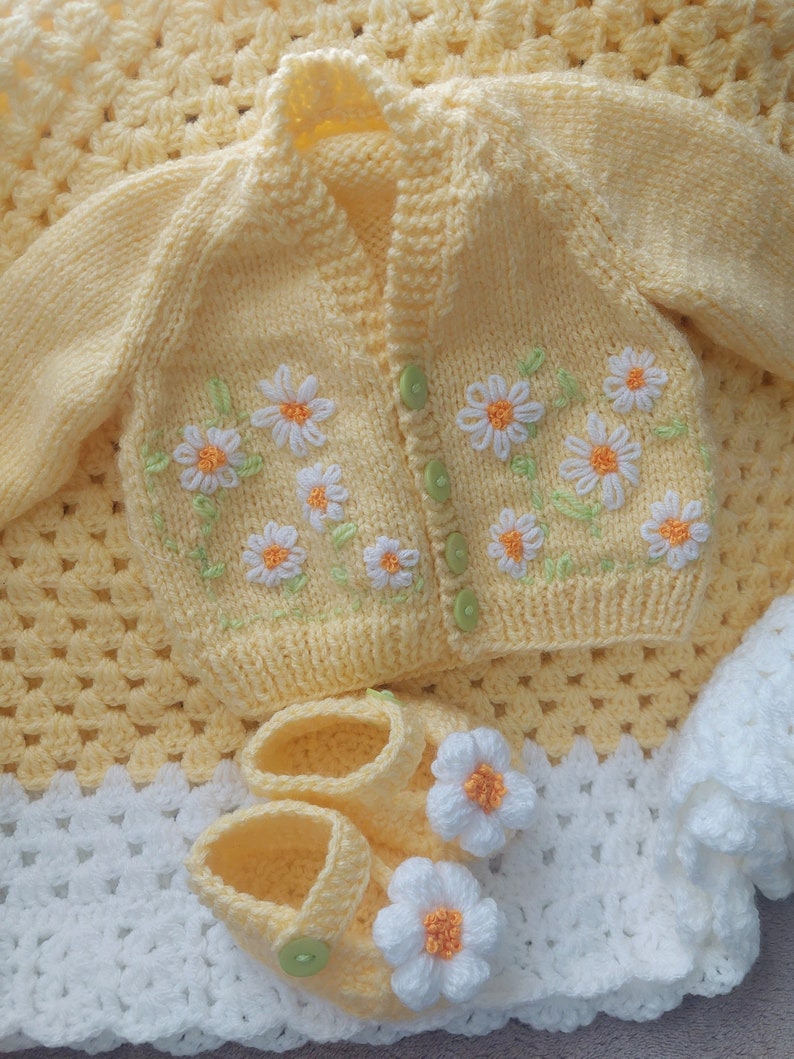 Baby girl knitted cardigan, baby shoes, baby blanket set. Embroidery Daisies 0-3 maths. Handmade baby clothing. image 1