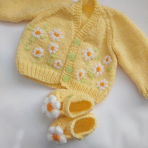 Baby girl knitted cardigan, baby shoes, baby blanket set. Embroidery Daisies 0-3 maths. Handmade baby clothing. image 7