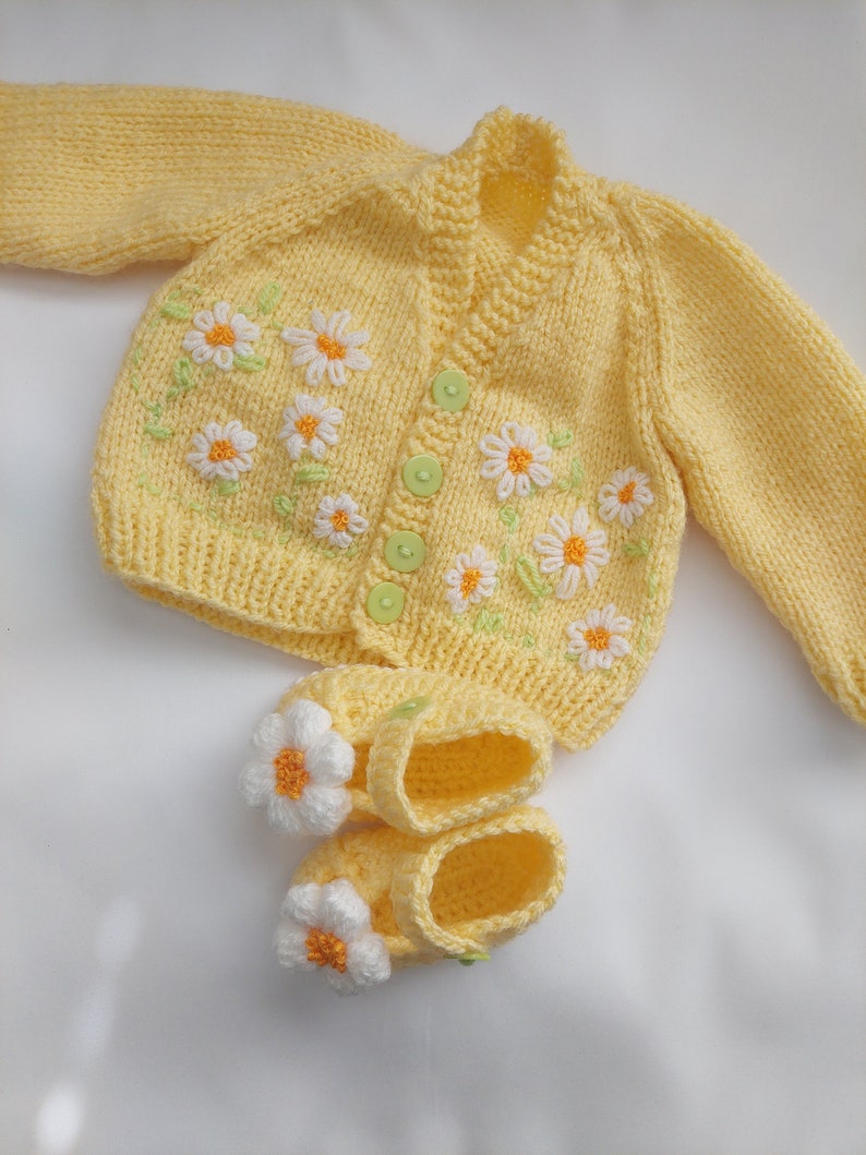 Baby girl knitted cardigan, baby shoes, baby blanket set. Embroidery Daisies 0-3 maths. Handmade baby clothing. image 7