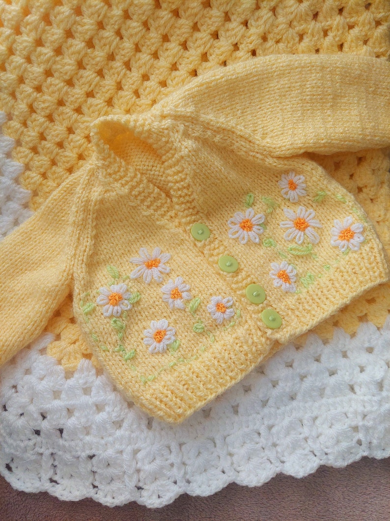 Baby girl knitted cardigan, baby shoes, baby blanket set. Embroidery Daisies 0-3 maths. Handmade baby clothing. image 2